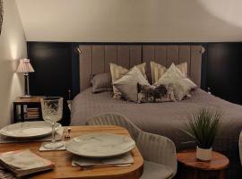 Y Llofft - Cosy Country Retreat in the Brecon Beacons, hotel a Crickhowell