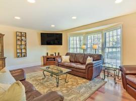 Atlanta Abode with Yard in a Tranquil Setting!, holiday rental in Norcross