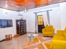 Appartement meublé 2 chambres avec salle de bain - 1 salon - 1e cuisine - La Concorde - Quartier Nkomkana, husdjursvänligt hotell i Yaoundé