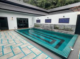 Charis Janda Baik Semi-D Villa 5:3 Bedrooms + Pool โรงแรมที่มีสระว่ายน้ำในเบนตง