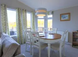 Devon Bliss - Pool View Lodge - Spa Resort in Devon