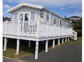 A spacious and beautifully presented 2 bedroom holiday home, glamping site in Bembridge
