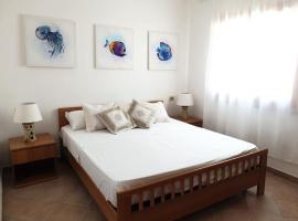 comfortable appartment close to the beach, hotel en Isola Rossa