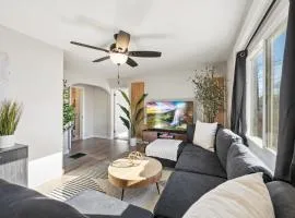 Peaceful Home w/ 4BR, Big Yard and amazing art