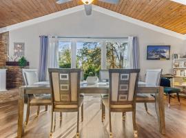 Fully-Stocked, Pet-friendly, Relaxing Home Near Yosemite and Bass Lake, hotel u gradu North Fork