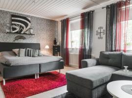 Guestly Homes - 4BR City Center Apartment, hotell i Piteå