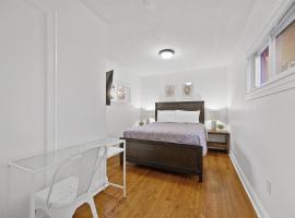 Bloomfield/Shadyside @F Quiet and Stylish Private Bedroom with Shared Bathroom, вариант проживания в семье в Питтсбурге