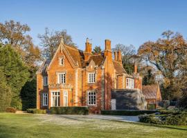 Bressingham Lodge - Norfolk Holiday Properties, pet-friendly hotel in Diss