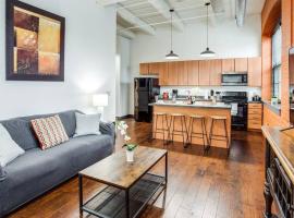 Centric NY Style Loft w/King bed, apartmán v destinaci Rochester