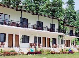 Treebones resort and adventure park, hotel u gradu Saputara