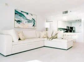 2BR Penthouse with Unbeatable Water Views and Parking
