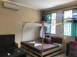 L&J Modern Backpackers Kinondoni, khách sạn gần Shoppers Plaza Dar-es-Salaam, Dar es Salaam