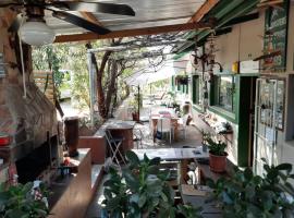 Xenia Bed & Breakfast, glamping en Windhoek