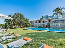 Villa Can Fanals by SunVillas Mallorca, hotel with parking in Pollença