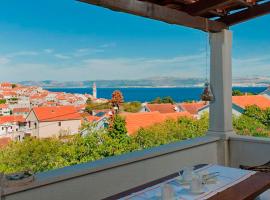 Villa Lorena, hotel en Sutivan