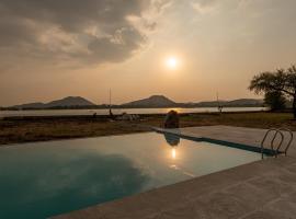 1br Cottage with Pool - Lake's End by Roamhome, hotel in Udaipur