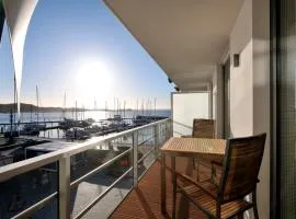 Apartmenthaus Hafenspitze Ap 12 - "Silbermöwe I" - Blickrichtung Yacht- und Binnenhafenoffenes Meer - a72321