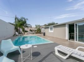 Luxury Bungalow, hotell i Villaggio Azzurro
