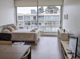 Concord Pilar "313 Almendros"# 50 m2 en Suite -living y dormitorio- de 1 a 4 huéspedes, hótel í Pilar