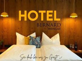 Hotel-Weingut Bernard, מלון בSulzfeld am Main