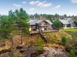 Stunning Home In Mykland With 5 Bedrooms, feriehus i Mykland