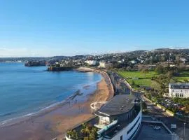 Loveliest Homes Torquay - 3 bed, 2 bathroom, balcony, parking