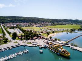 First Camp Gränna - Vättern, alloggio vicino alla spiaggia a Gränna