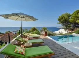 4 bedrooms villa Hvar located 100m from the sea and 1,5 km from Hvar old town