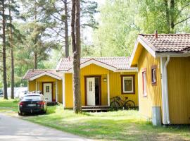 First Camp Mellsta-Borl&auml;nge، فندق شاطئي في بورلانغ