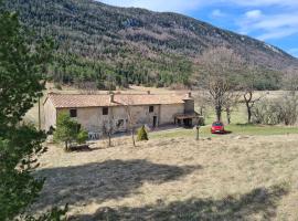 La grande maison dans la prairie, maison de vacances à Caille