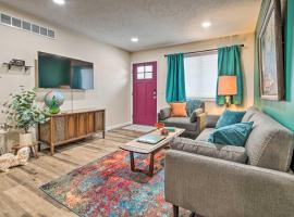 Stylish Vacation Rental - Walk to ISU!, hotel with parking in Normal