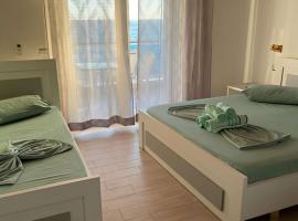Wave n' Sea Apartments, villa in Himare
