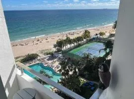 Oceanfront Luxury Renovated Resort Getaway!