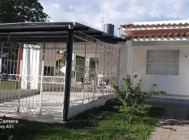 Casa hasta 10 personas.