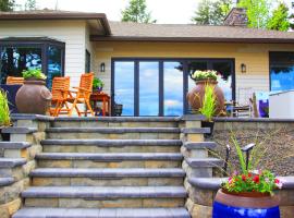 LAKE SONG OVERLOOKING LAKE COEUR D ALENE, hotel din Twin Beaches