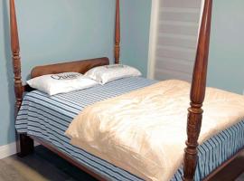 Queen bedroom, bed and breakfast en Windsor