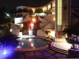 Bohol Plaza Mountain Resort and Restaurant, מלון בDauis