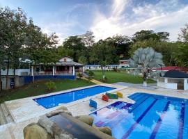 HTL campestre aguas vivas, hotel care acceptă animale de companie din Doradal