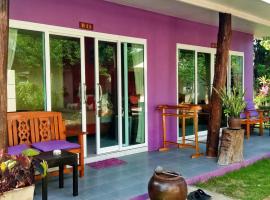 Suwantana Lanta Houses, beach hotel in Ban Khlong Bang Chak