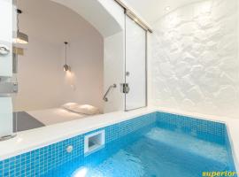 Aphrodite Luxury Apartments, hotel with jacuzzis in Agios Prokopios