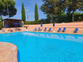 Toscana Holiday Village, hotel in Montopoli in Val dʼArno