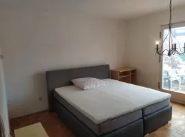 In Kadenbach, Schöne Ferienwohnung im ruhigen