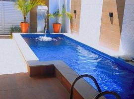 Casa com piscina em Carapibus - Jacumã, atostogų namelis mieste Kondė