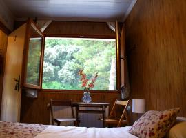 Hostal de Montaña Pous de la neu, хотел близо до Елс Портс, Alfara de Carles