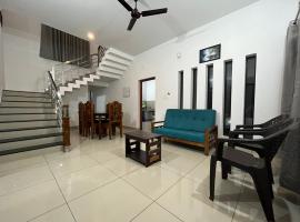 HOLLYWOOD Villa, holiday rental in Sultan Bathery