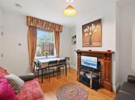 Comfortable 2 bedroom property, Maidstone, דירה במיידסטון
