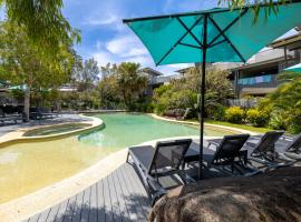 Swell Byron Bay - Opposite the Belongil Beach, hotel with jacuzzis in Byron Bay