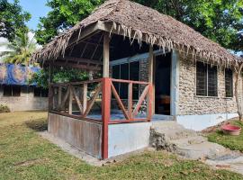 Lonnoc Beach Lodge, chalet di Hog Harbour