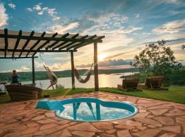 Chalé Mirante, piscina, cachoeira, lago e vista espetacular, cottage in Alexânia