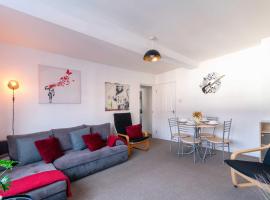 Stylish & Central 2 bedroom apartment - Fast WiFi, huoneisto kohteessa Castle Donington